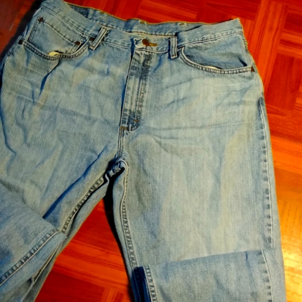 Men's Wrangler Relaxed Fit Jeans size 36-32